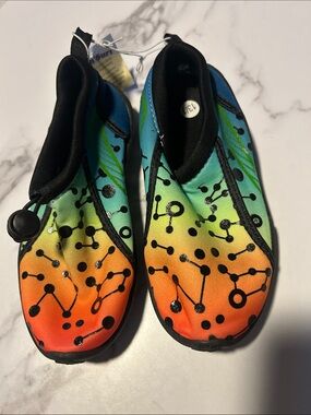 Kids Rainbow Gradient Slip-On Water Shoes with Molecular Print